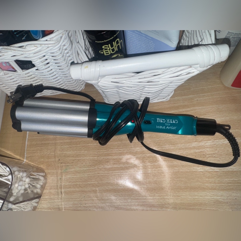 BedHead Wave Artist Hair Tool - Teal and Silver